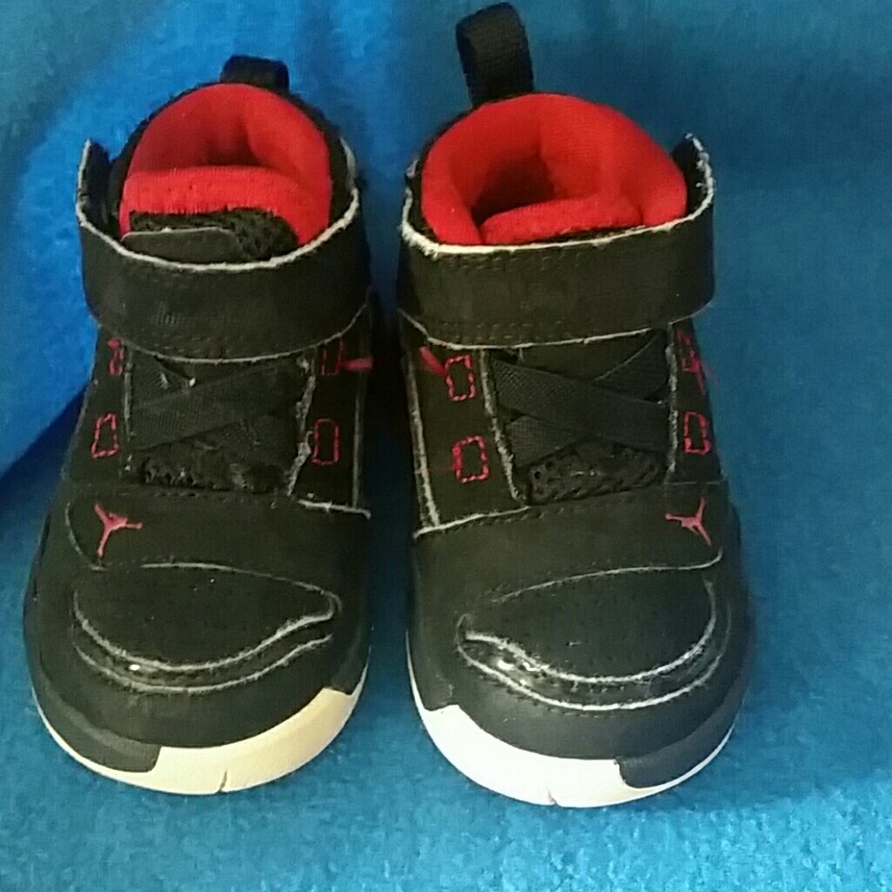 Baby Sz 3C red and black Jordan